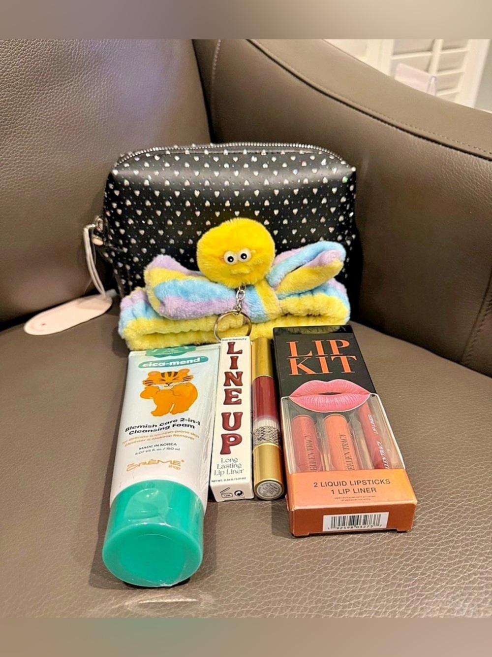Cosmetic Bag, Lippies & Skincare Bundle - Picture 3 of 5
